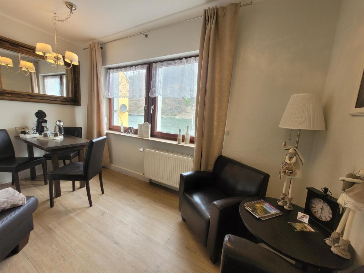 Gaestehaus Burgberg, Weinhaus Fries Kattenes Luaran gambar