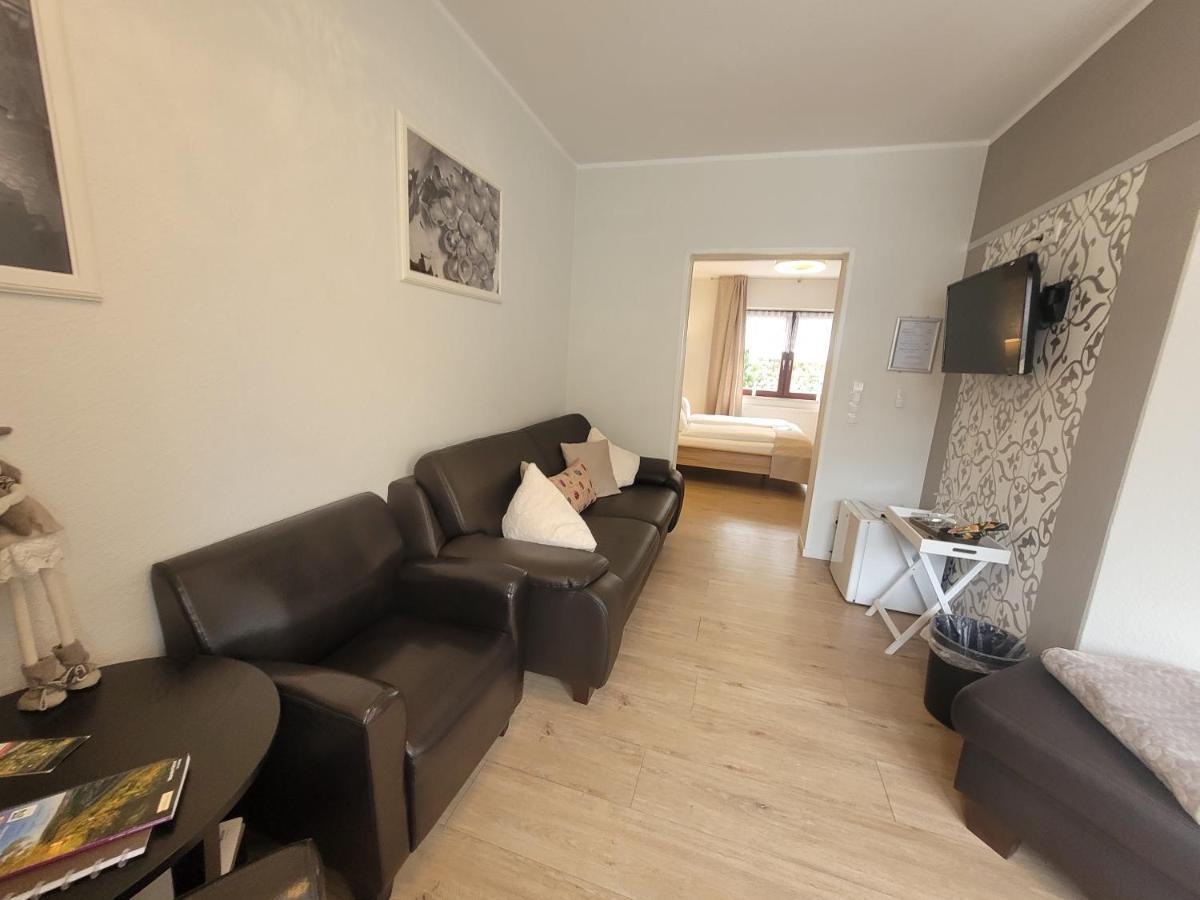 Gaestehaus Burgberg, Weinhaus Fries Kattenes Luaran gambar
