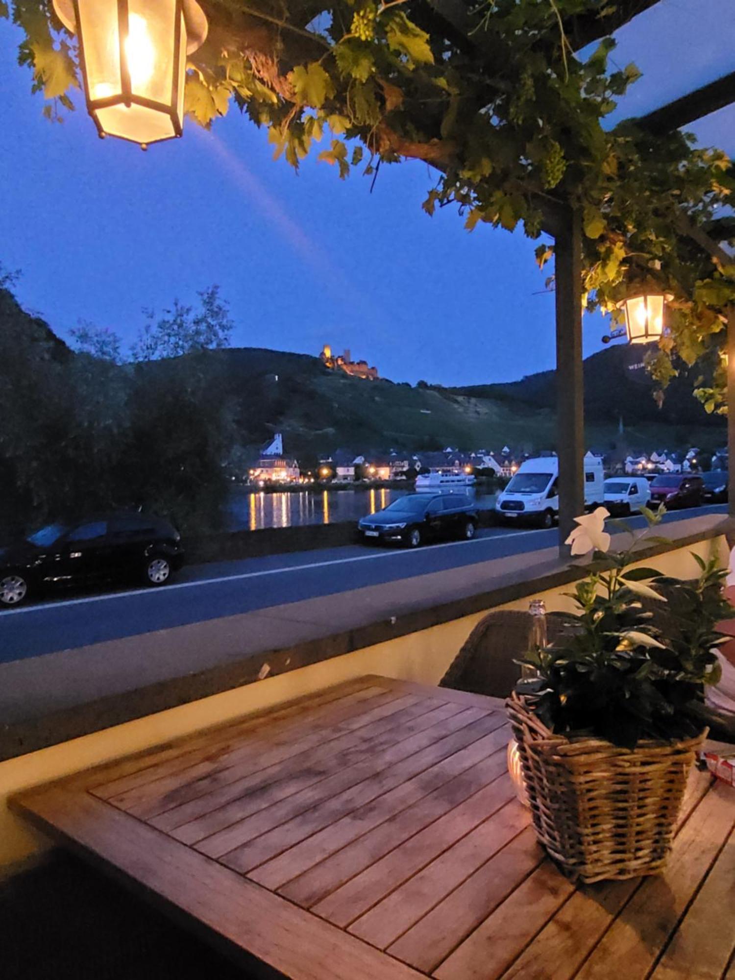 Gaestehaus Burgberg, Weinhaus Fries Kattenes Luaran gambar