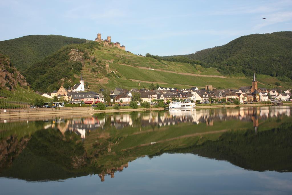 Gaestehaus Burgberg, Weinhaus Fries Kattenes Luaran gambar