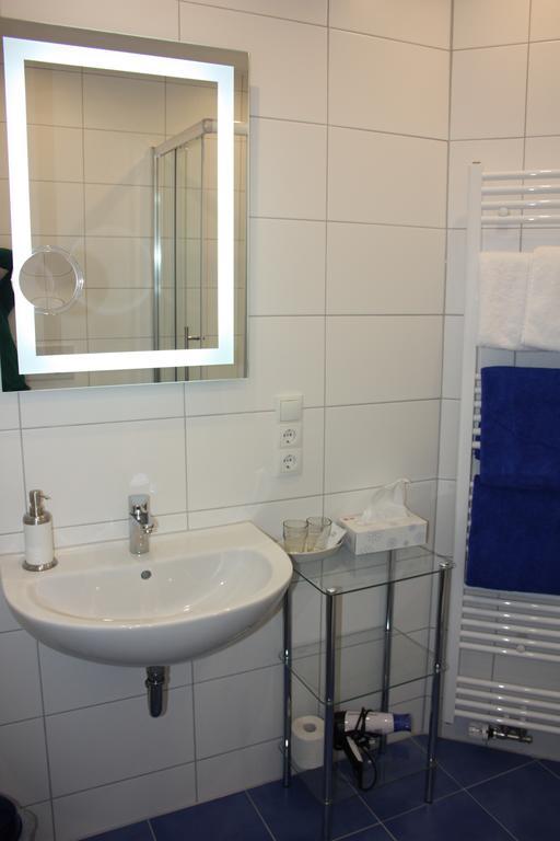 Gaestehaus Burgberg, Weinhaus Fries Kattenes Bilik gambar
