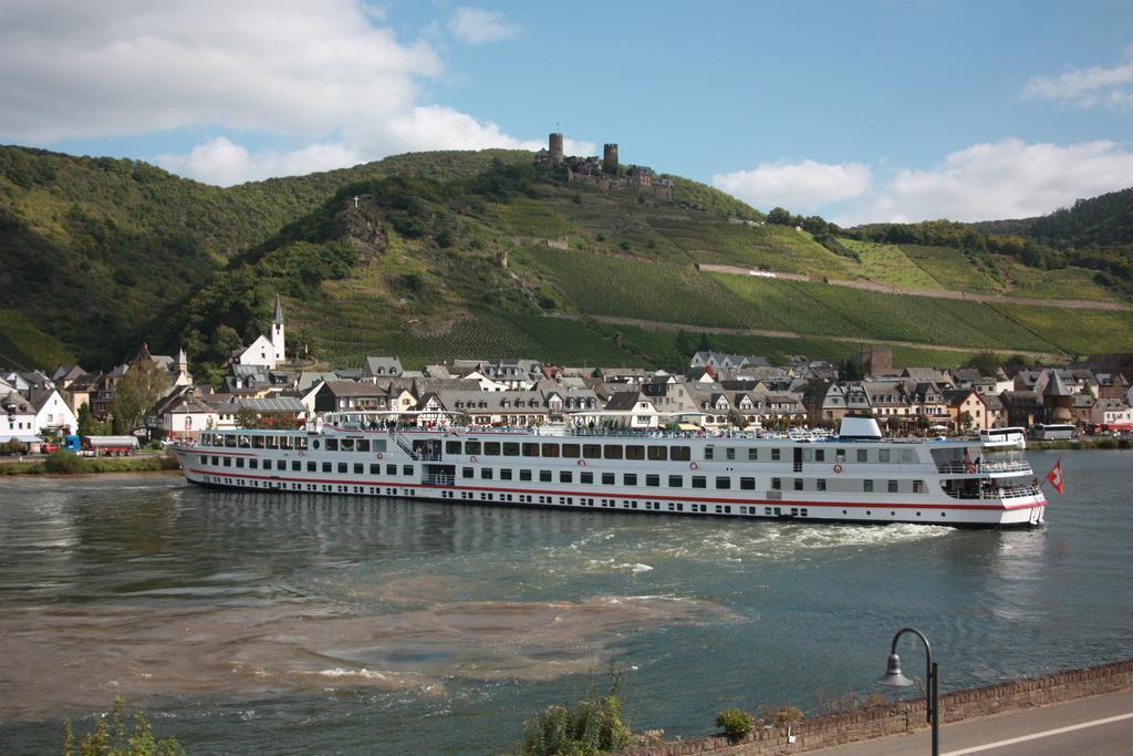 Gaestehaus Burgberg, Weinhaus Fries Kattenes Luaran gambar