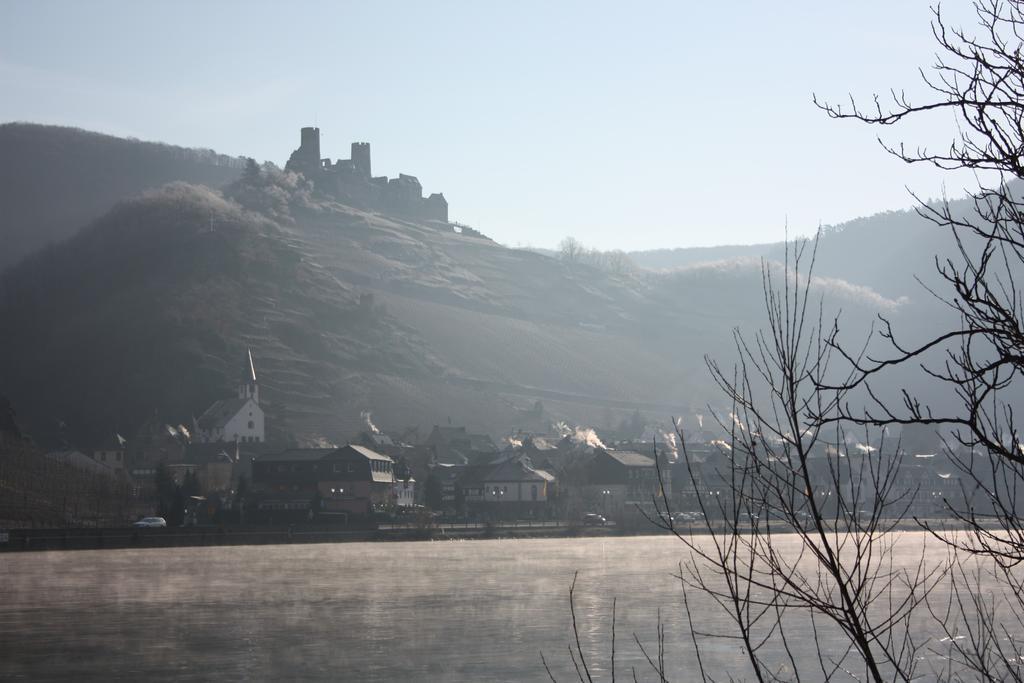 Gaestehaus Burgberg, Weinhaus Fries Kattenes Luaran gambar