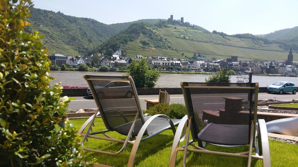 Gaestehaus Burgberg, Weinhaus Fries Kattenes Luaran gambar