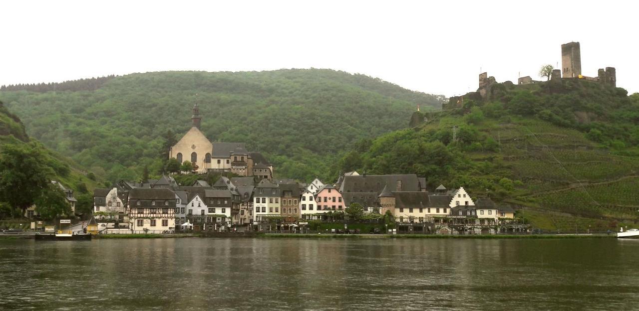 Gaestehaus Burgberg, Weinhaus Fries Kattenes Luaran gambar