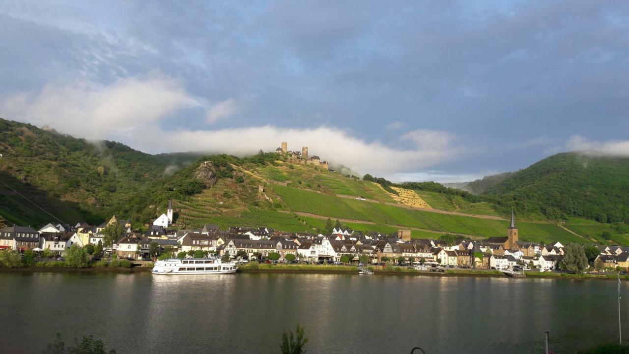 Gaestehaus Burgberg, Weinhaus Fries Kattenes Luaran gambar